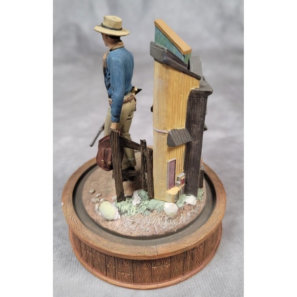 Vintage John Wayne Gunslinger Figurine Cloche Limited Edition Western Town Scene - Picture 3 of 6